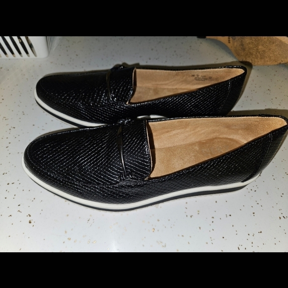 Ranger Snake Embossed Shoe EUC - Picture 1 of 6